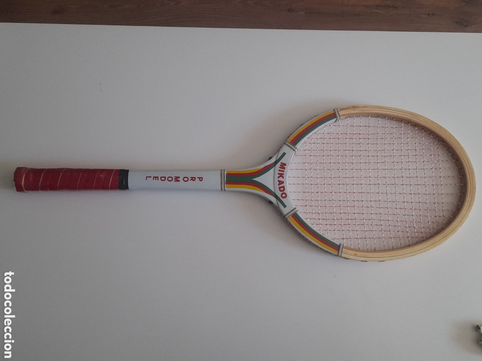 Coleccionismo deportivo: ANTIGUA RAQUETA DE MADERA PARA TENIS. MIKADO. A&Ntilde;OS 70/80.