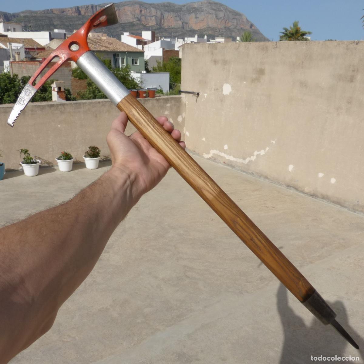 Coleccionismo deportivo: Antiguo piolet camp interalp, premana, made in italy. 71,5cm, 823gr.
