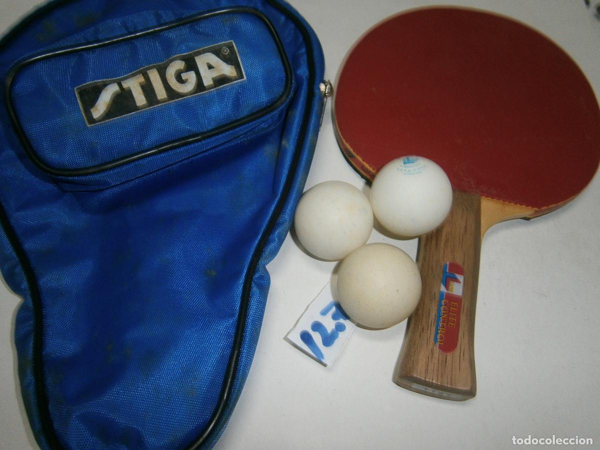 Sports collectibles: ANTIGUA RAQUETA DE PING PONG ELITE CONTROL CON ESTUCHE STIGA Y TRES PELOTAS EN MUY BUEN ESTADO