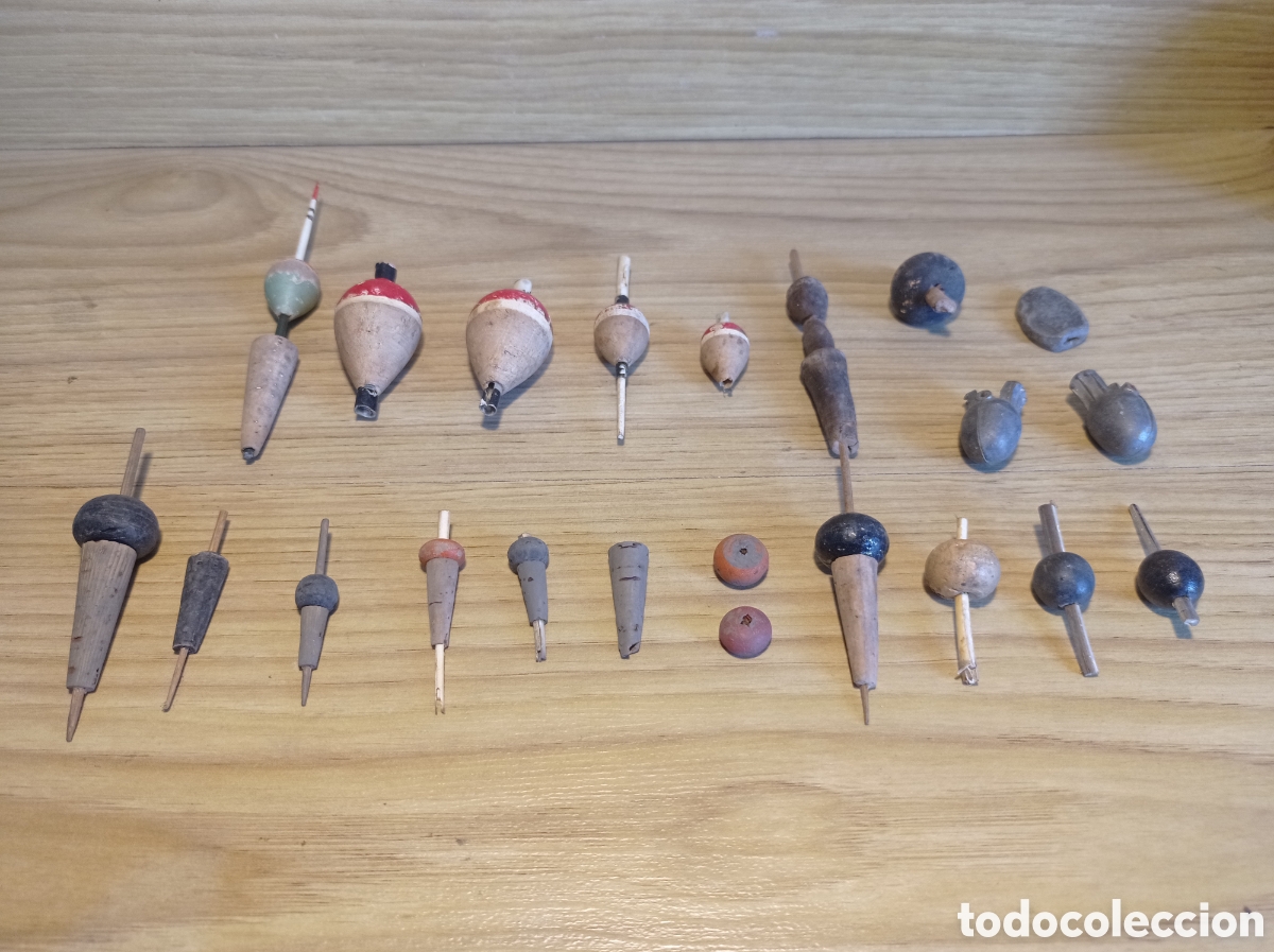 Coleccionismo deportivo: Lote de pesca antiguo. Lastres y boyas de corcho