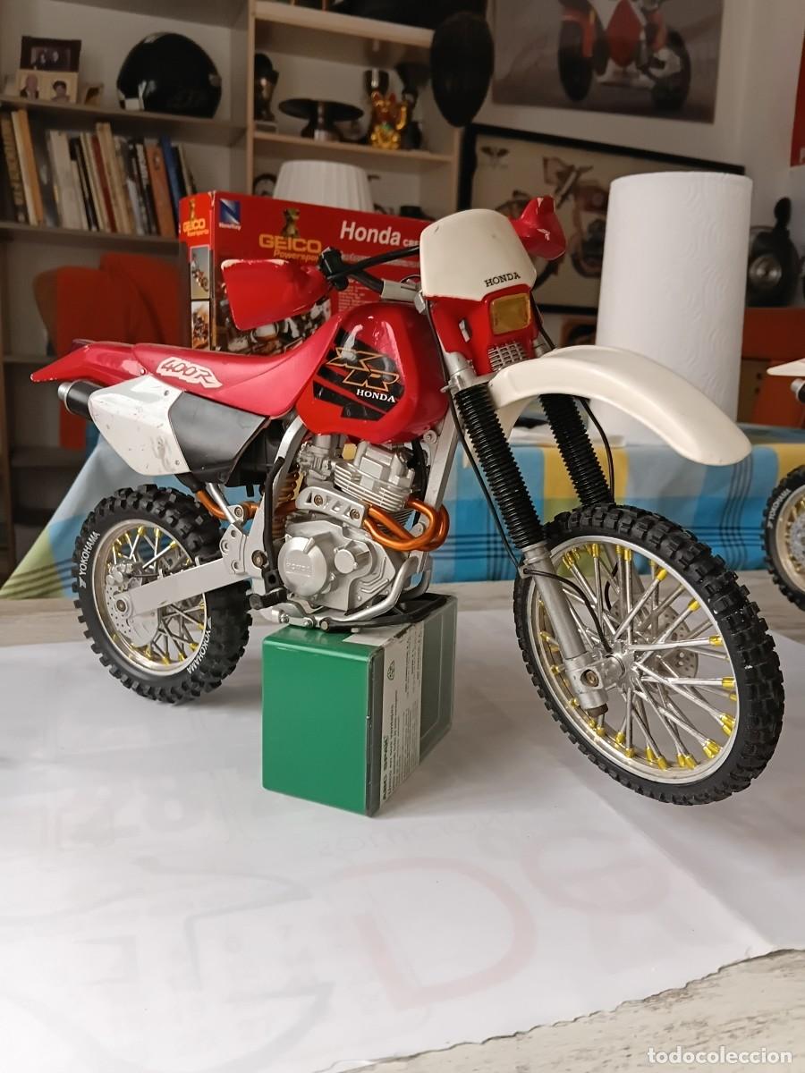 Coleccionismo deportivo: Maqueta de moto . HONDA XR 400 R . Roja .