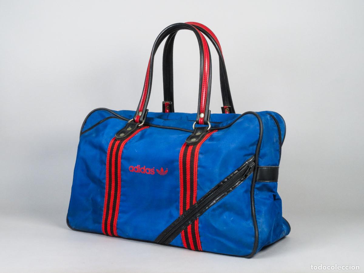 Coleccionismo deportivo: Bolsa deporte Adidas a&ntilde;os 80 vintage azul y rojo buen estado