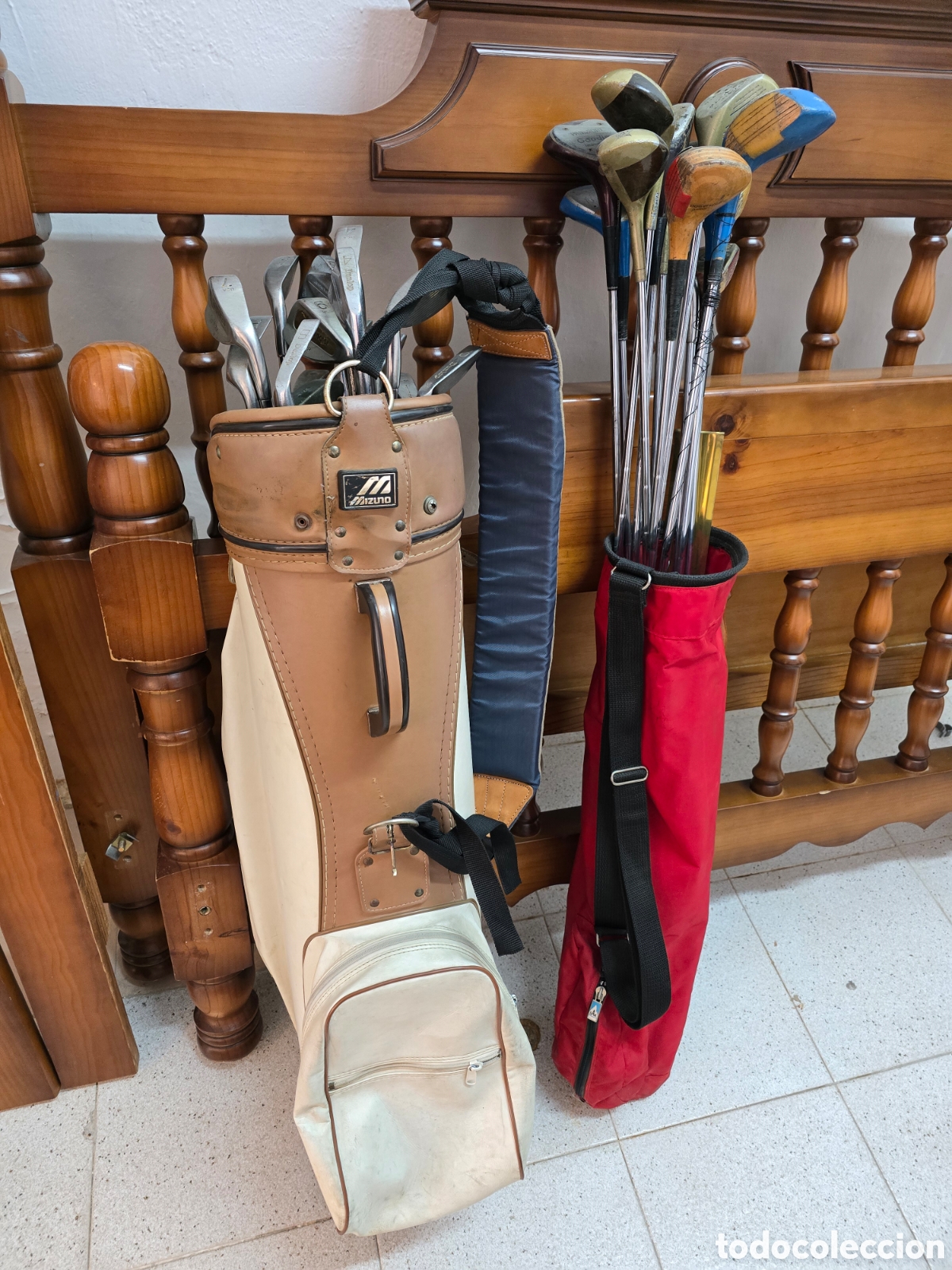 Coleccionismo deportivo: Lote de 26 palos de golf y 2 bolsas - Foto 1