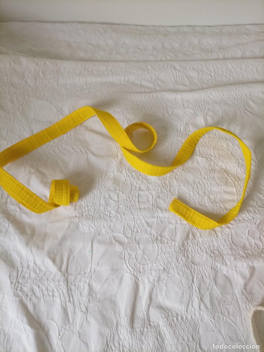 Coleccionismo deportivo: cintur&oacute;n de artes marciales de color amarillo (usado com&uacute;nmente en disciplinas como judo, k&aacute;rate o t