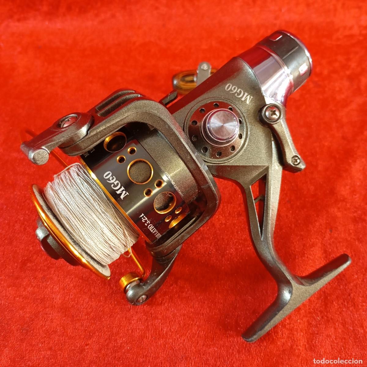 Coleccionismo deportivo: CARRETE DE PESCA GIRATORIO VINTAGE - YUMOSHI - GEAR RATTIO 3.2:1 - COLOR NEGRO Y COBRE - 25