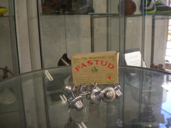 Coleccionismo deportivo: ANTIGUA CAJA DE TACOS DE ALUMINIO FASTUD,1960'S ESTA COMPLETA.