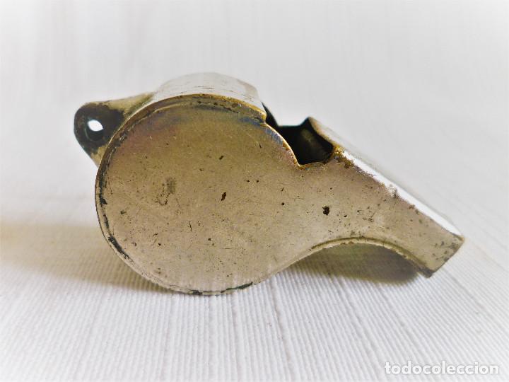 Coleccionismo deportivo: SILBATO ANTIGUO PROFESIONAL - Foto 1