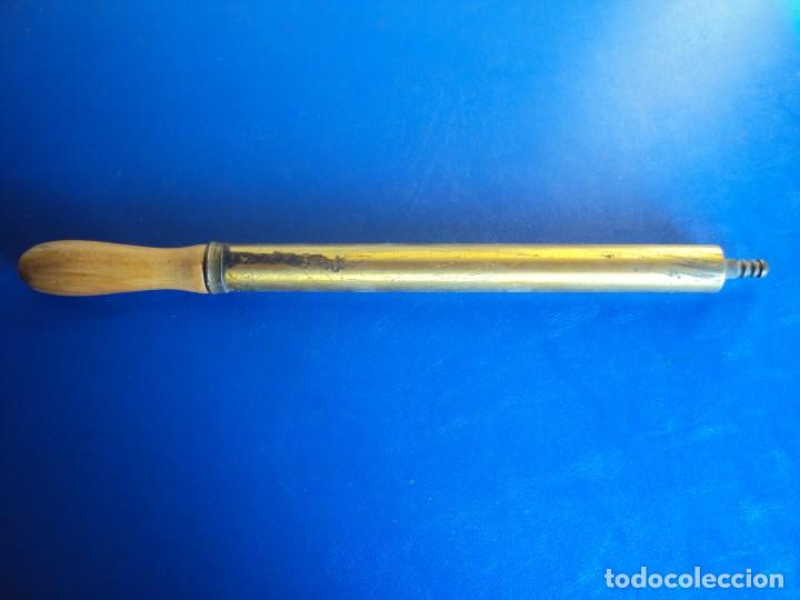 Coleccionismo deportivo: (F.180237)ANTIGUA MANCHA - BOMBA PARA BALON - Foto 1