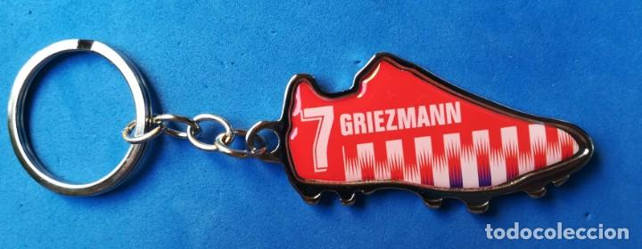 Collectionnisme sportif: LLAVERO DE F&Uacute;TBOL - BOTA DEL JUGADOR NUMERO 7, GRIEZMANN, DEL ATL&Eacute;TICO DE MADRID.