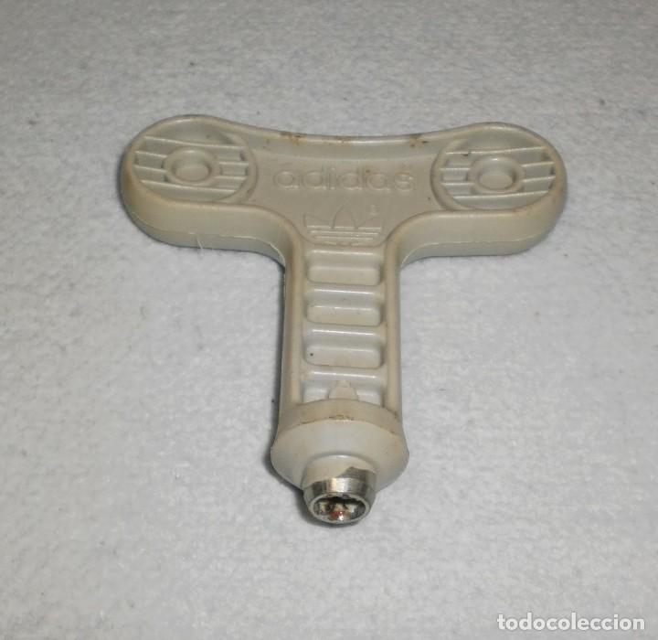 adidas. antigua llave tacos de botas. - Comprar Material de Fútbol Antiguo  en todocoleccion - 145253254