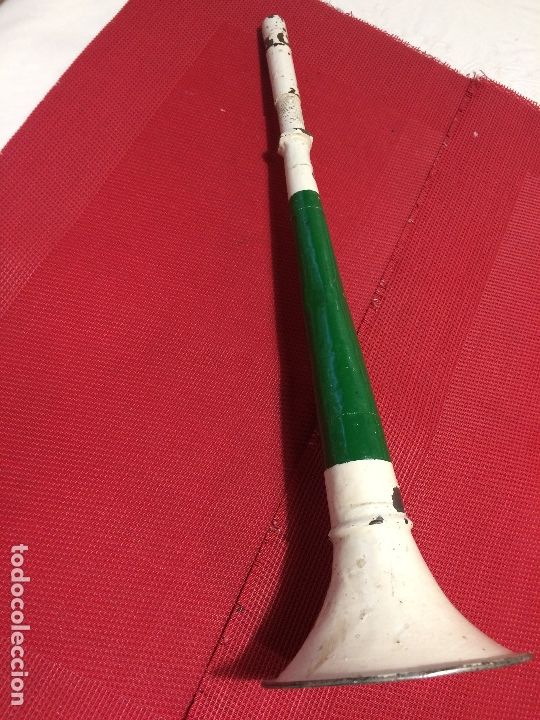 Collectionnisme sportif: ELCHE, C. F. - ANTIGUA BOCINA METALICA DE LOS A&Ntilde;OS 60 - 39 CMS. - &Eacute;POCA DORADA DEL ELCHE, C.F.