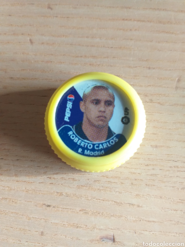 Sammelleidenschaft Sport: F&Uacute;TBOL TAP&Oacute;N ROBERTO CARLOS REAL MADRID TAPONAZOS DE LAS ESTRELLAS LIGA 2001 2002 PEPSI