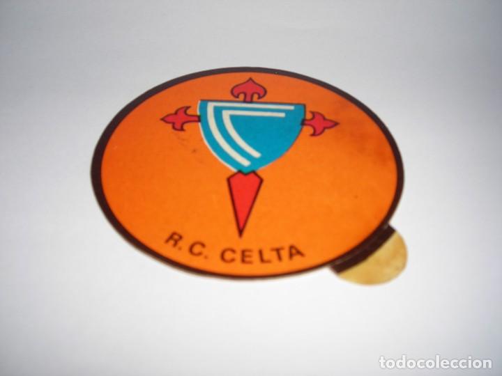 Coleccionismo deportivo: escudo futbol r.c. celta - Foto 1