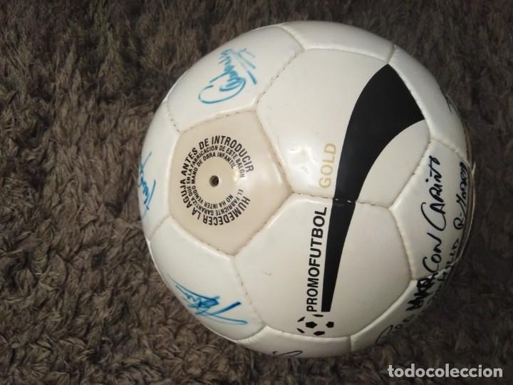 Coleccionismo deportivo: Bal&oacute;n firmado Real Madrid - Foto 4
