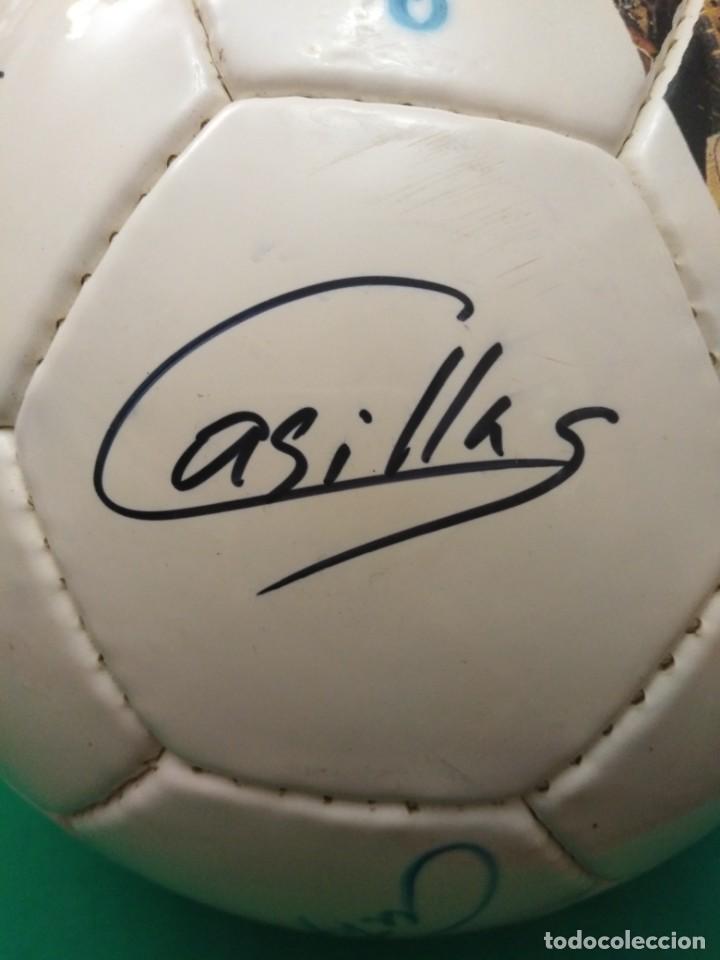 Coleccionismo deportivo: Bal&oacute;n firmado Real Madrid - Foto 9