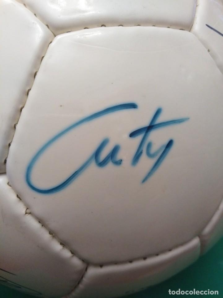 Coleccionismo deportivo: Bal&oacute;n firmado Real Madrid - Foto 16