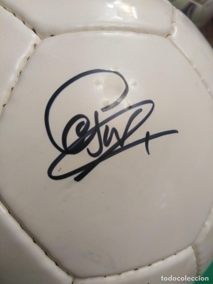 Coleccionismo deportivo: Bal&oacute;n firmado Real Madrid - Foto 18