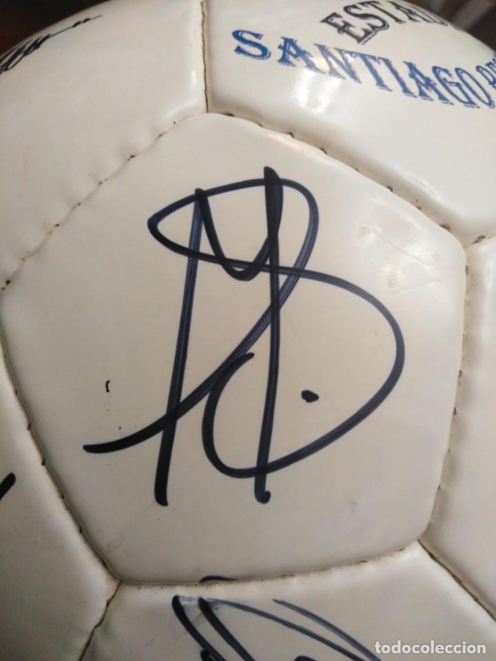 Coleccionismo deportivo: Bal&oacute;n firmado Real Madrid - Foto 22