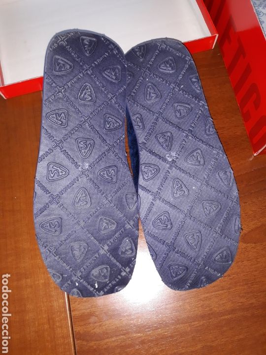 Coleccionismo deportivo: ZAPATILLAS DE ESTAR EN CASA. - Foto 3