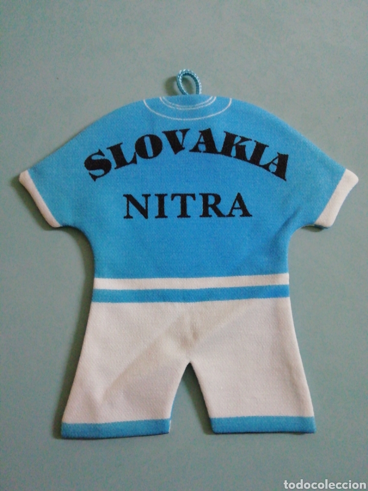 Coleccionismo deportivo: Mini equipaje F. C. NITRA - Foto 2