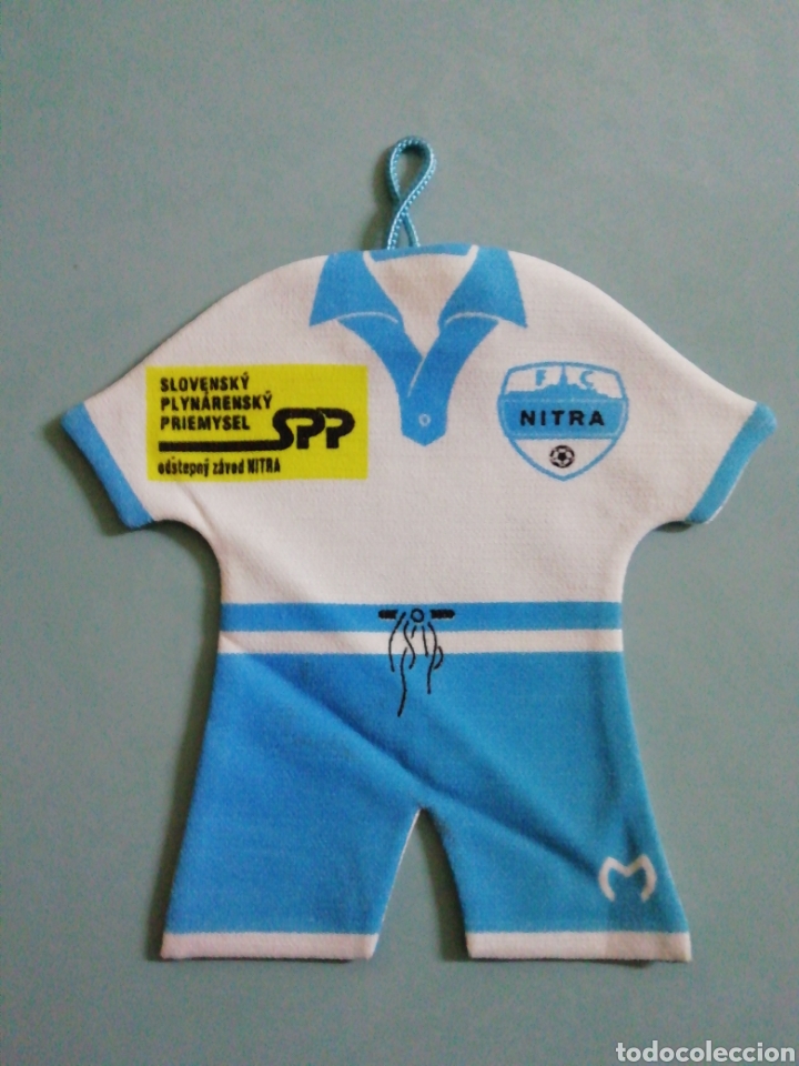 Coleccionismo deportivo: Mini equipaje F. C. NITRA - Foto 1