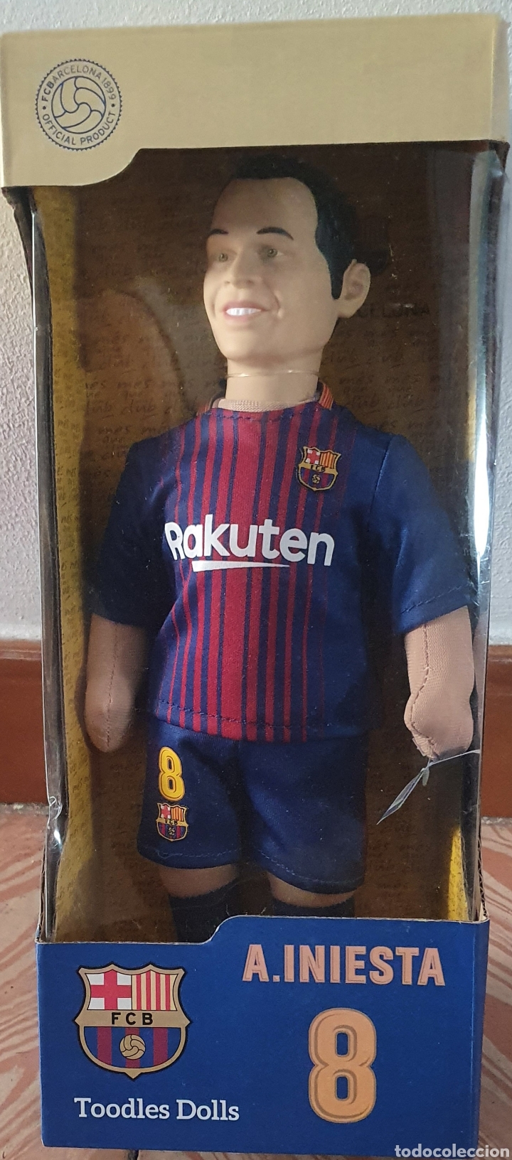 Coleccionismo deportivo: INIESTA BARCELONA PELUCHE 20-25 CM - Foto 1