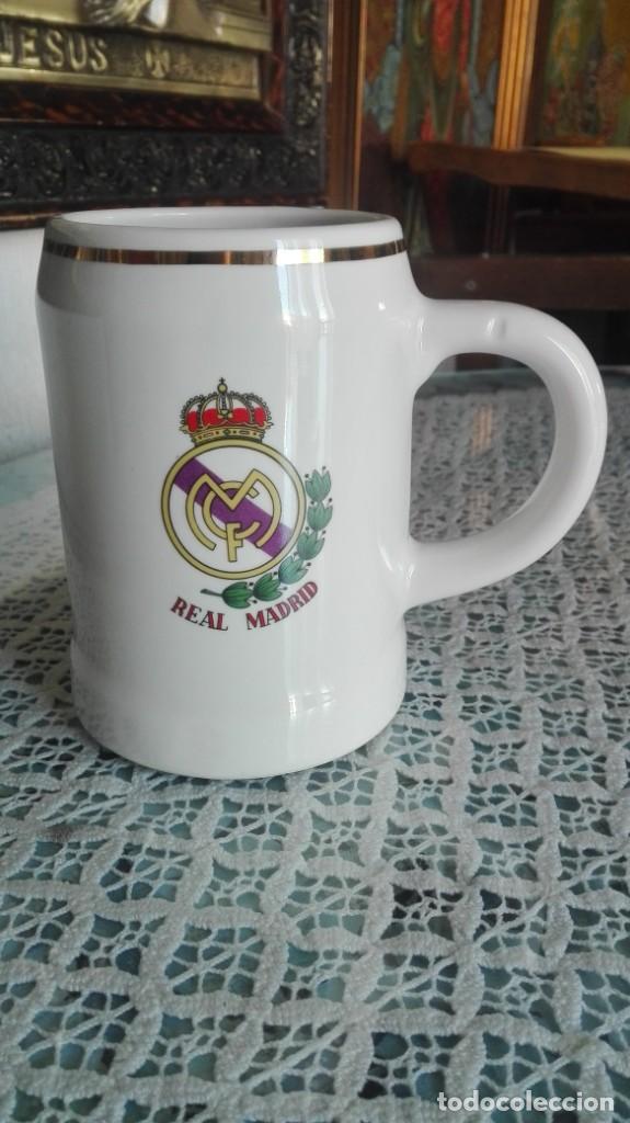 Coleccionismo deportivo: Jarra de porcelana del real Madrid - Foto 1