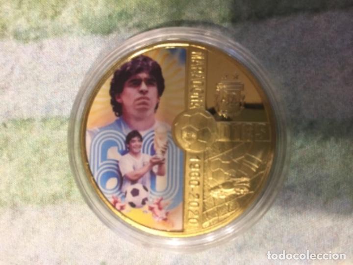 Coleccionismo deportivo: MARADONA MONEDA MEDALLA DORADA - Foto 1