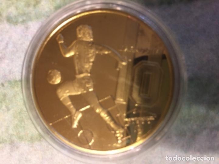 Coleccionismo deportivo: MARADONA MONEDA MEDALLA DORADA - Foto 2