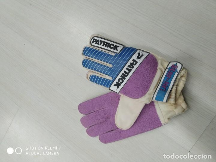 Coleccionismo deportivo: GUANTE PORTERO DE FUTBOL PATRICK - Foto 1