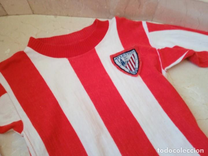 Coleccionismo deportivo: Antigua equipacion de nino del Athletic - Foto 2
