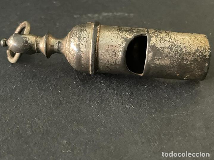 Coleccionismo deportivo: ANTIGUO SILBATO - FUTBOL - Foto 2