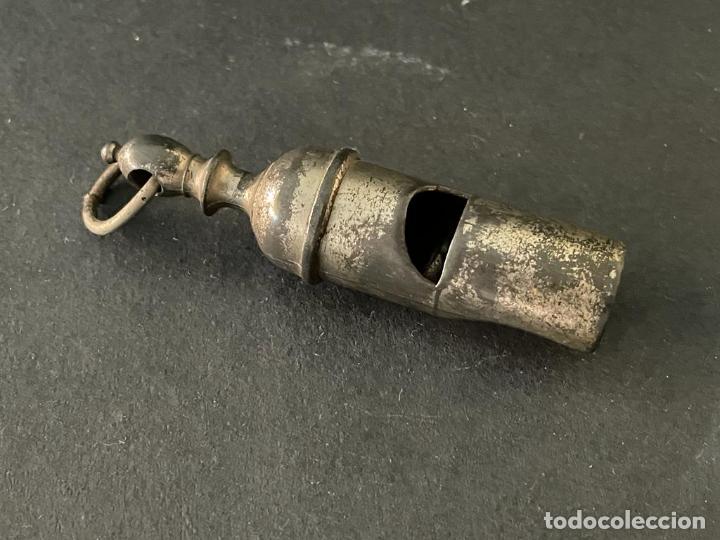 Coleccionismo deportivo: ANTIGUO SILBATO - FUTBOL - Foto 1