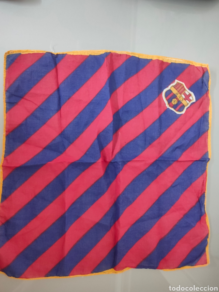 Coleccionismo deportivo: ANTIGUO PA&Ntilde;UELO C.F. BARCELONA SEDA 30X30cm A&Ntilde;OS 50'