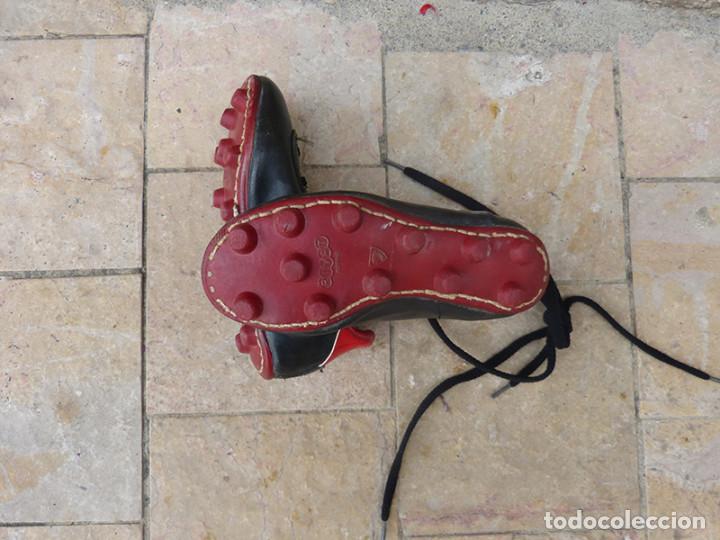 Coleccionismo deportivo: Botas de f&uacute;tbol infantiles Rivat - Foto 3