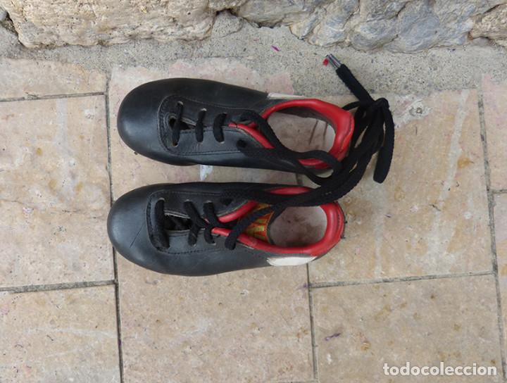 Coleccionismo deportivo: Botas de f&uacute;tbol infantiles Rivat - Foto 4