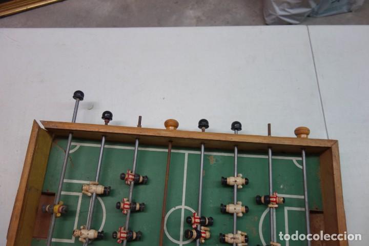 Coleccionismo deportivo: FUTBOLIN DE MADERA DE LOS A&Ntilde;OS 50 - Foto 2