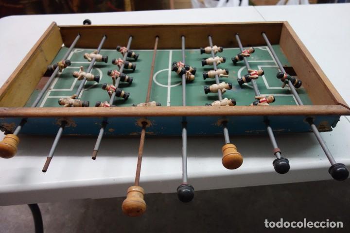 Coleccionismo deportivo: FUTBOLIN DE MADERA DE LOS A&Ntilde;OS 50 - Foto 3
