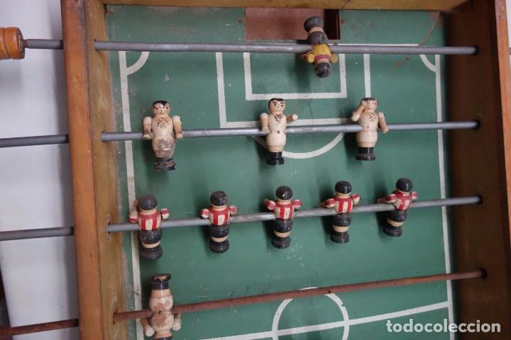 Coleccionismo deportivo: FUTBOLIN DE MADERA DE LOS A&Ntilde;OS 50 - Foto 4