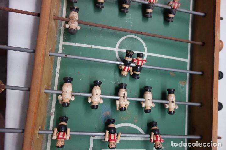 Coleccionismo deportivo: FUTBOLIN DE MADERA DE LOS A&Ntilde;OS 50 - Foto 5