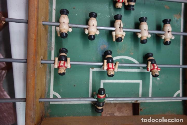 Coleccionismo deportivo: FUTBOLIN DE MADERA DE LOS A&Ntilde;OS 50 - Foto 6