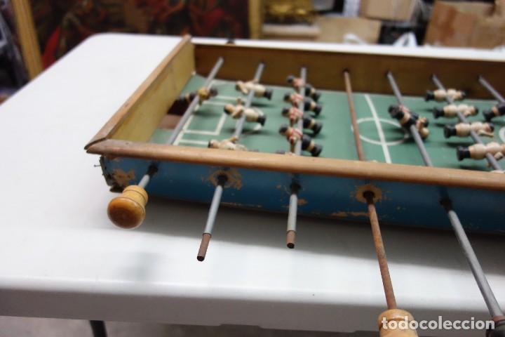 Coleccionismo deportivo: FUTBOLIN DE MADERA DE LOS A&Ntilde;OS 50 - Foto 7
