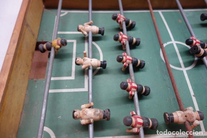Coleccionismo deportivo: FUTBOLIN DE MADERA DE LOS A&Ntilde;OS 50 - Foto 9