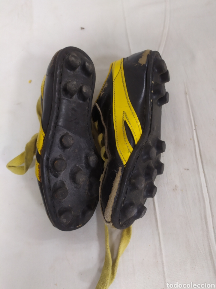 Coleccionismo deportivo: Botas de tacos ni&ntilde;o a&ntilde;os 80 - Foto 2