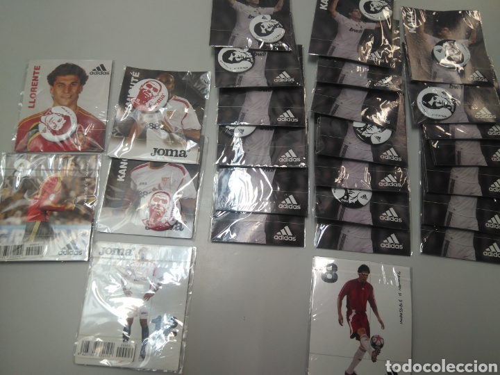 Coleccionismo deportivo: Chapas Kak&aacute;, Canoute y Llorente - Foto 2