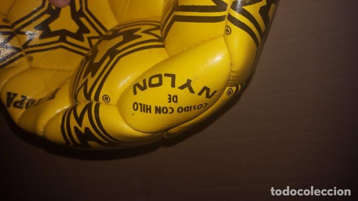 Coleccionismo deportivo: BALON DE FUTBOL - Foto 2