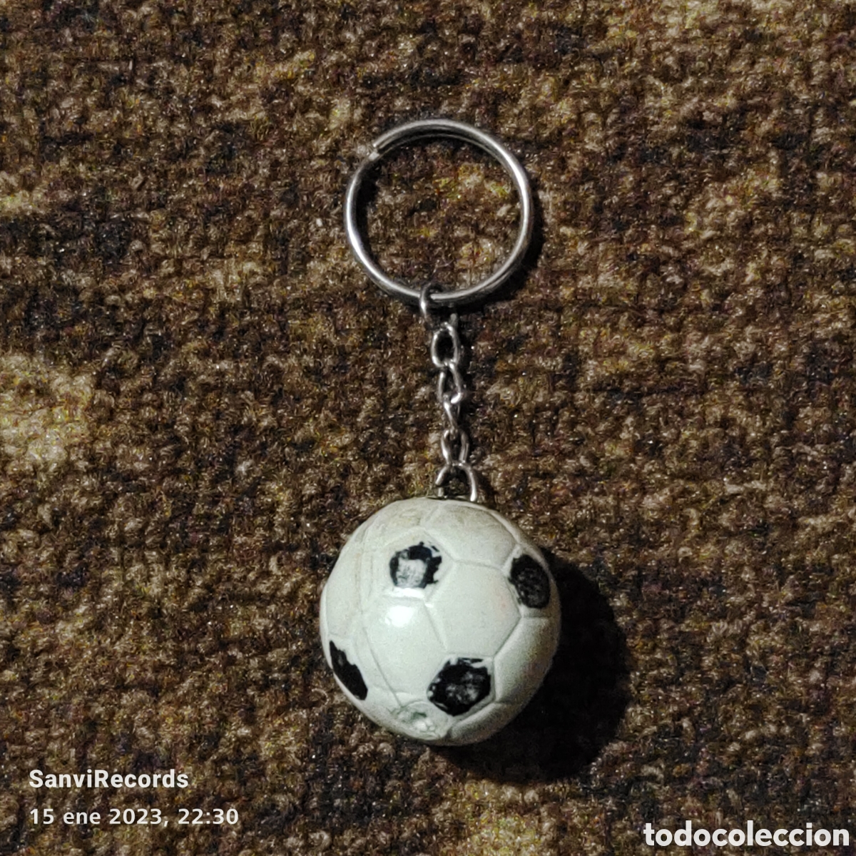 Coleccionismo deportivo: LLAVERO BAL&Oacute;N DE FUTBOL