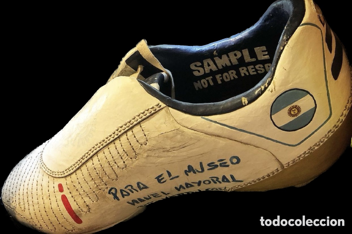 Coleccionismo deportivo: Bota gigante Messi hecha para un museo - Foto 1