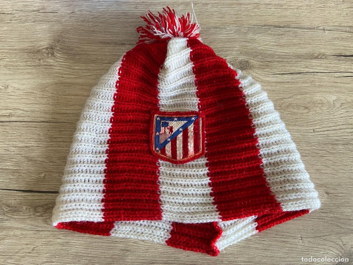 Colecionismo desportivo: ANTIGUO GORRO DE LANA ATLETICO MADRID CON ESCUDO