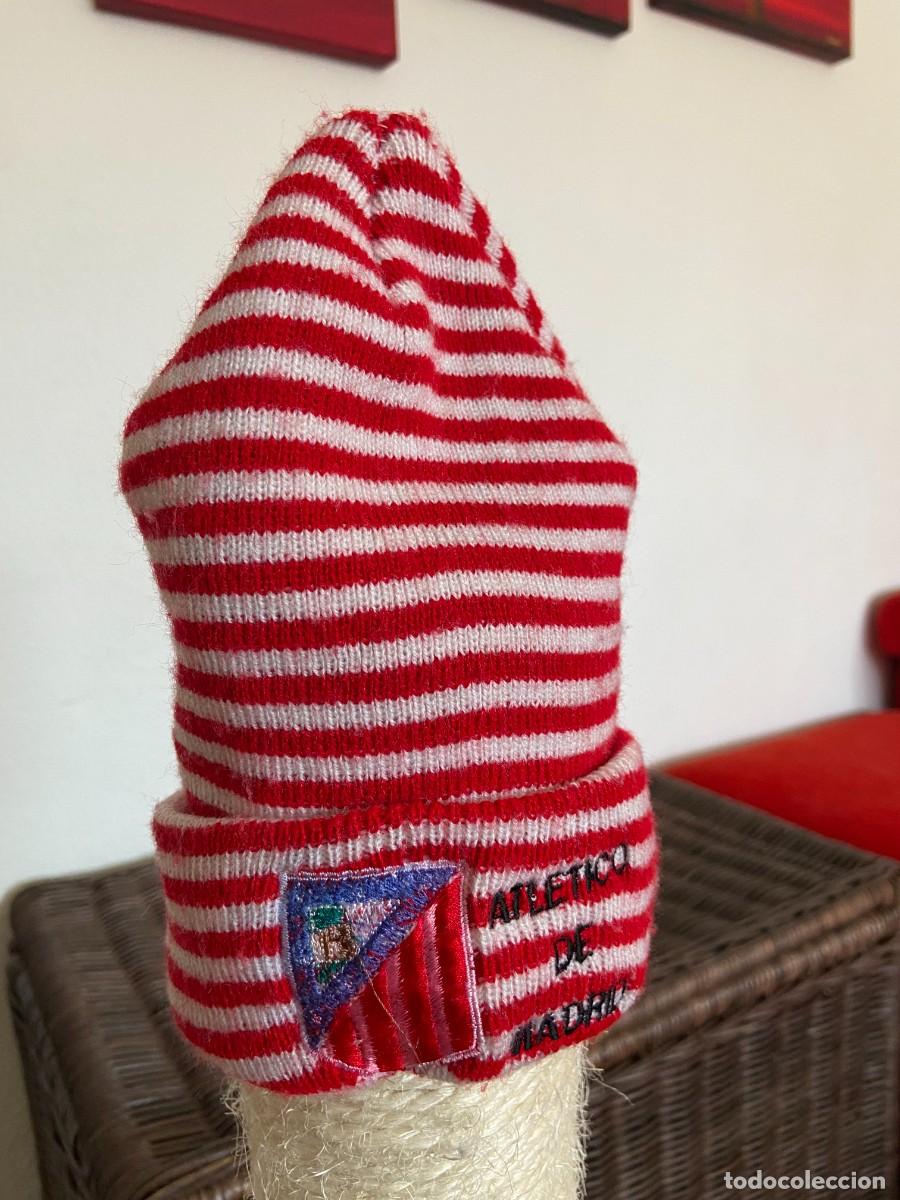 Colecionismo desportivo: ANTIGUO GORRO DE LANA AT. ATLETICO DE MADRID CON ESCUDO